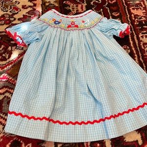 Shrimp and grits size 6m smocked chicken dress! Like new
